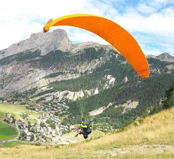 Parapente Advance Bi Beta 3 : Advance Bi Beta-3 38, DHV 1-2, 115-195 kg, 165h. Advance Bi Beta-3 38, DHV 1-2, 115-195 kg, 165h