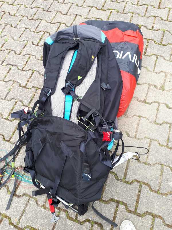 Parapente Niviuk Artik 2 : Pack parapente artik 2 neuf + sellette + secours. Pack parapente artik 2 neuf + sellette + secours