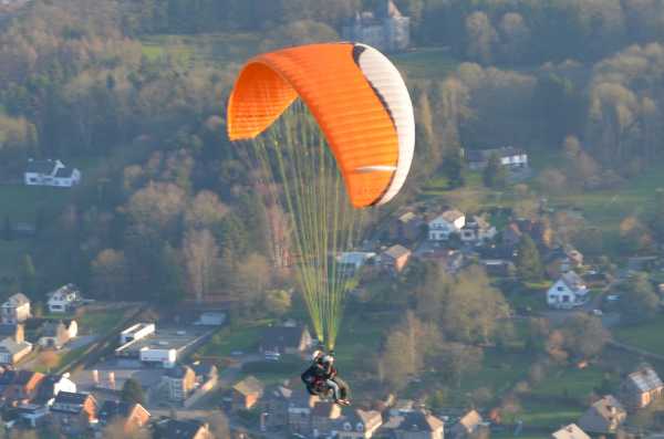 Parapente Advance Beta 3 : Advance Bi Beta-3 38, DHV 1-2, 115-195 kg, 165h. Advance Bi Beta-3 38, DHV 1-2, 115-195 kg, 165h
