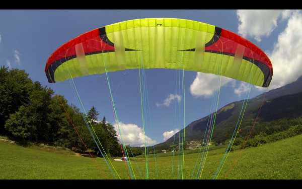 Parapente Niviuk SkiN : A vendre Parapente Niviuk Skin 18 mono-surface « KAKI » rouge et verte Superbe état (quasi neuf) moins de 10 vols.. A vendre Parapente Niviuk Skin 18 mono-surface « KAKI » rouge et verte Superbe état (quasi neuf) moins de 10 vols.