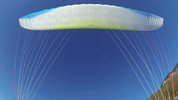 Parapente Advance Omega X-Alps : Advance Omega X-Alps 22 ptv 75-95 kg révisé aujourd'hui TBE. Advance Omega X-Alps 22 ptv 75-95 kg révisé aujourd'hui TBE