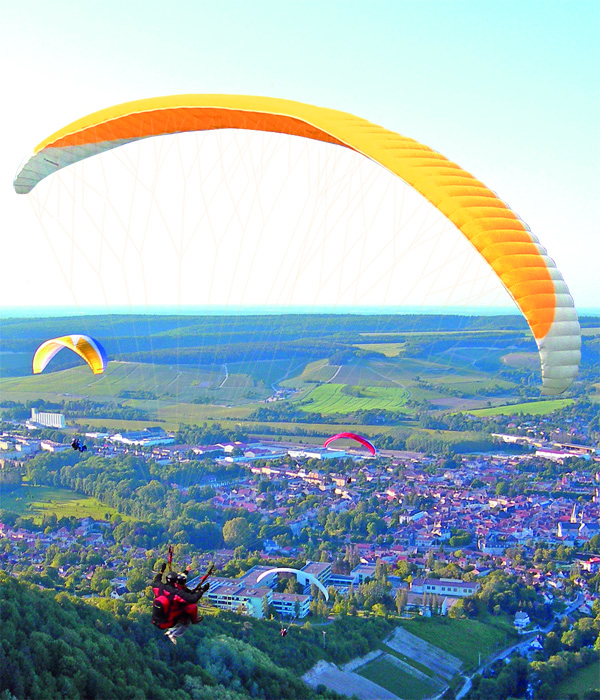 Parapente Aérodine Cherokee : Biplace complet avec 2 sellettes et secours, bon état, prêt à l’emploi :. Biplace complet avec 2 sellettes et secours, bon état, prêt à l’emploi :