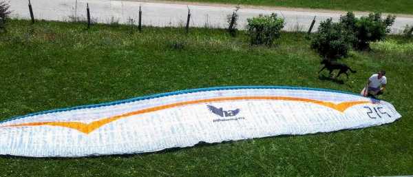 Parapente Gin Boomerang 11 : A vendre B 11 M saphir, 96 h, contrôlée à 63h, TBE. A vendre B 11 M saphir, 96 h, contrôlée à 63h, TBE