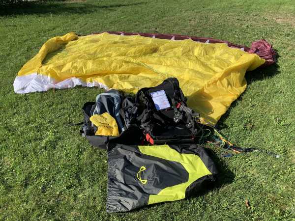 Parapente ADVANCE et GIN GLIDERS ALPHA 6 et OASIS : ADVANCE ALPHA 6 T31 et GIN GLIDERS OASIS L. ADVANCE ALPHA 6 T31 et GIN GLIDERS OASIS L