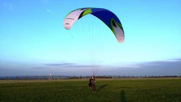 Parapente Pro Design Accura 2.1S : Parapente : voile Accura 2.1S (PTV : 60-80 kg). Parapente : voile Accura 2.1S (PTV : 60-80 kg)