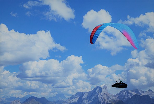 Parapente Niviuk Icepeak Evox : NK Evox 24 neon contrôlée 66 h en parfait état. NK Evox 24 neon contrôlée 66 h en parfait état