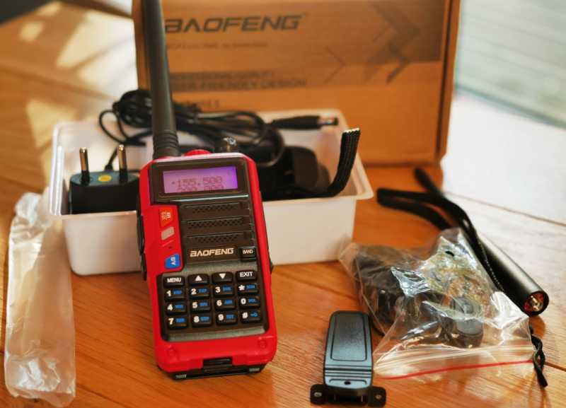 Talkie-Walkie VHF-UHF Baofeng UV-S9T rouge