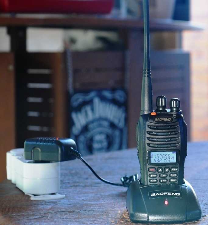 Talkie-Walkie UHF-VHF Compact