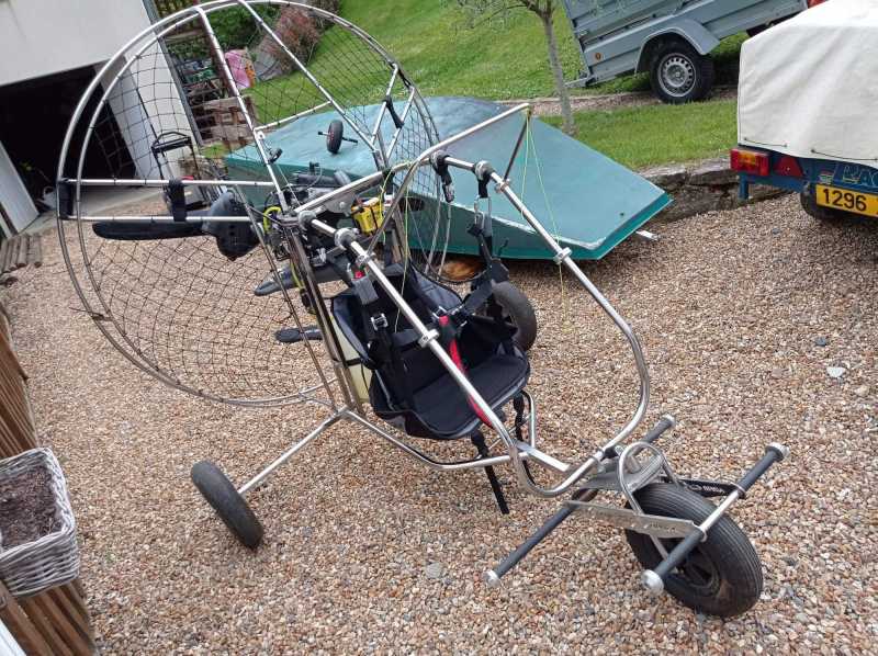Paramoteur Airfer Diamond biplace moteur polini thor 200 : Chariot paramoteur léger biplace moteur polini thor 200. Chariot paramoteur léger biplace moteur polini thor 200