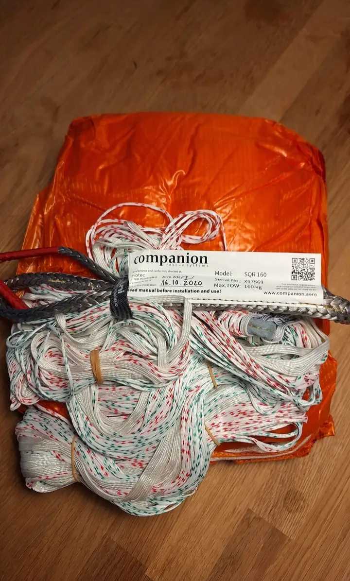 Parachute SQR Companion : Parachute de secours Companion SQR 160. Parachute de secours Companion SQR 160