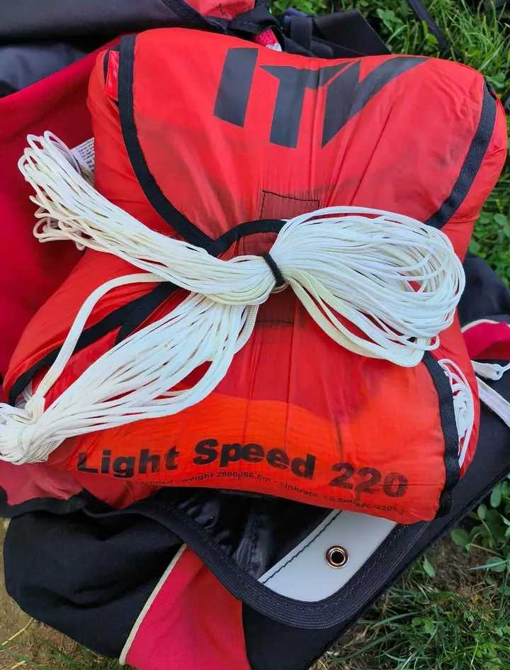 Parachute  de secours biplace light 220