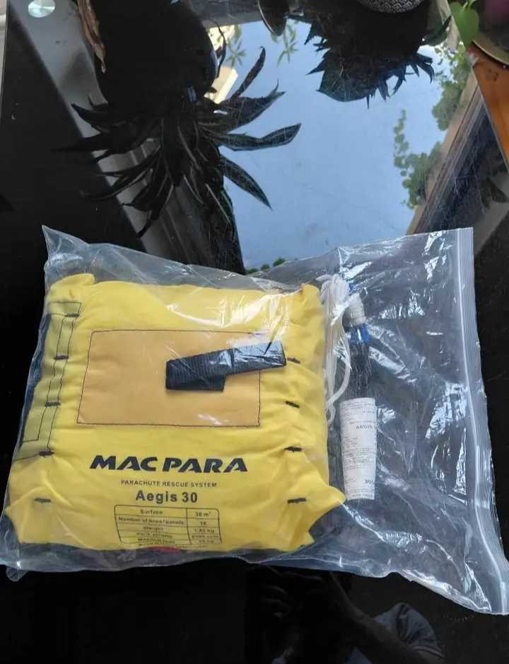 Parachute AEGIS PARA : Parachute de secours Mac PARA AEGIS 30 ptv 95kg.. Parachute de secours Mac PARA AEGIS 30 ptv 95kg.
