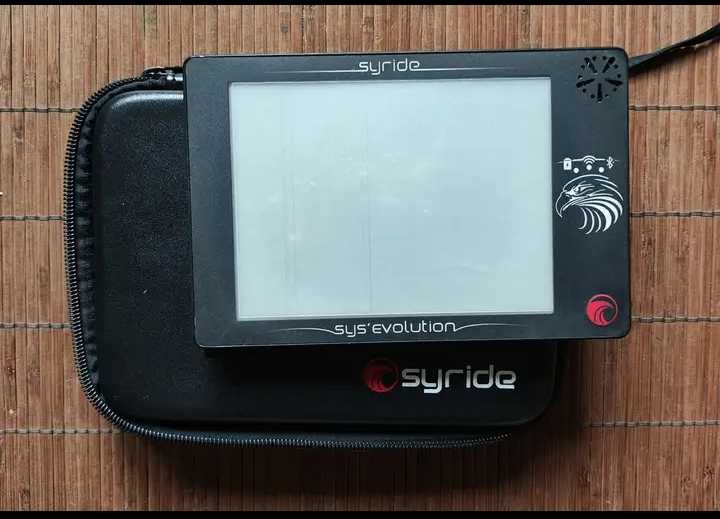 Accessoire Syride Evolution : Tablette Syride sys’evolution Vario GPS parapente TBE. Tablette Syride sys’evolution Vario GPS parapente TBE